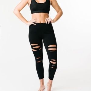 Zyia Active Black Slashed 9.5” Rise Crop Leggings - Size: 12